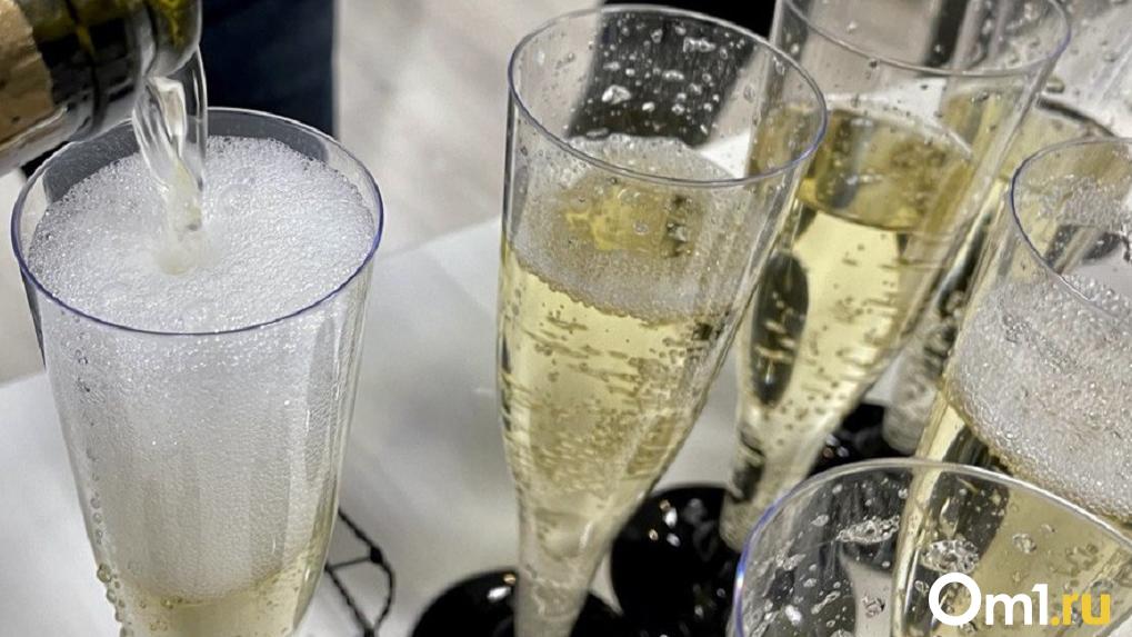 Самым дорогим напитком в Омске оказалось шампанское за 88 тысяч рублей