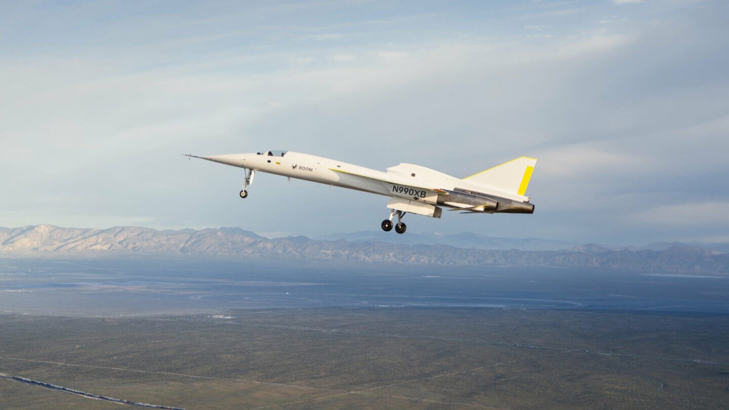 Сверхзвуковой пассажирский самолет XB-1 совершил первый экспериментальный полет